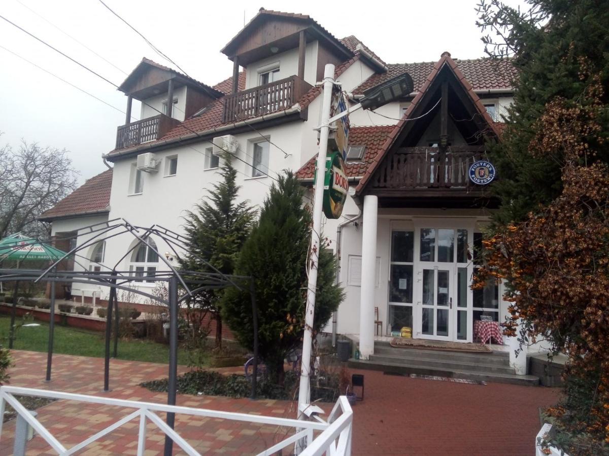Alabastrom Panzio Es Etterem Bed & Breakfast Bogács Екстериор снимка
