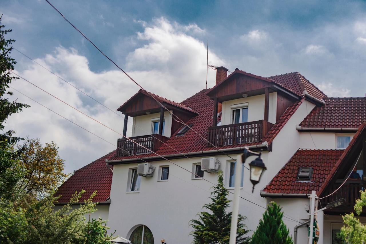 Alabastrom Panzio Es Etterem Bed & Breakfast Bogács Екстериор снимка